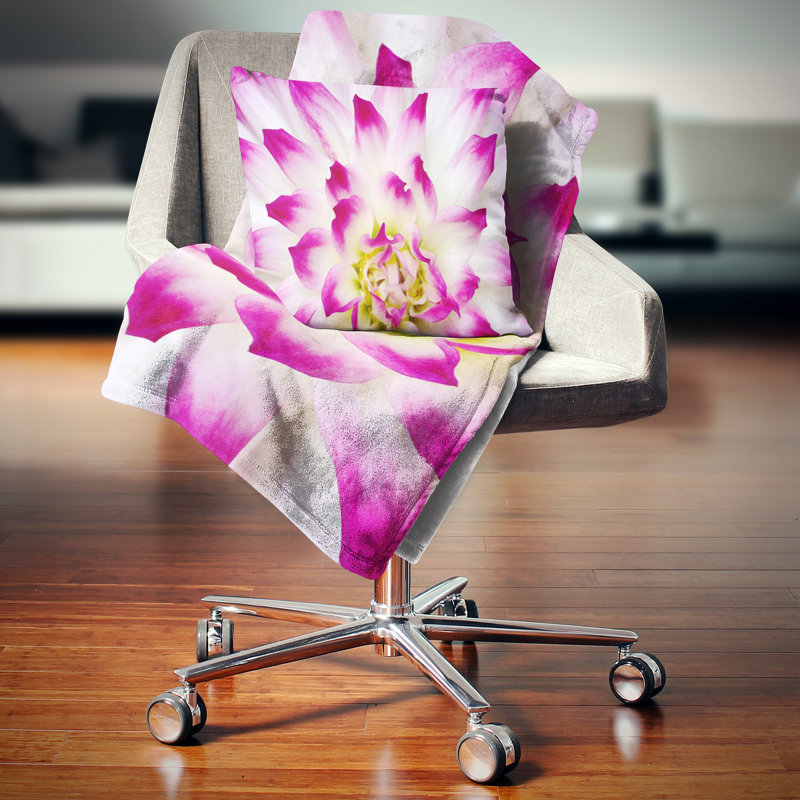 Smooth White Rose Floral Petals - Coussin décoratif imprimé floral, 18 po x 18 po, Carré