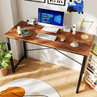 Bureau d'ordinateur de 47 pouces pour le bureau personnel, table d'écriture moderne de style simple et moderne pour chambre à coucher, grands bureaux avec renforcement en X, brun bois