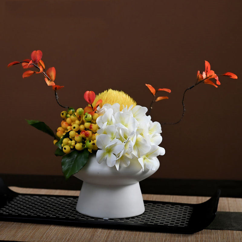 Décoration de fleurs simulées