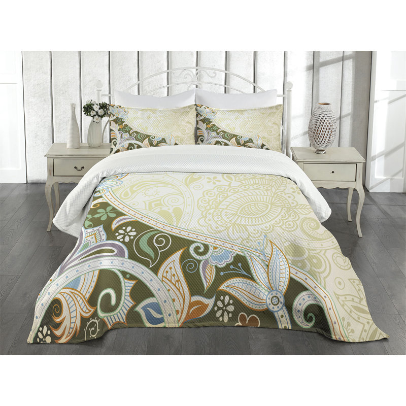 King Size White and Olive Green Quilted Bedspread Set