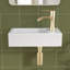 Petit lavabo de salle de bain, mini vasque rectangulaire à montage mural de 15 po x 7 po pour vestiaire de salle d'eau, conception flottante peu encombrante, lavabo en céramique blanche facile à nettoyer (à droite)