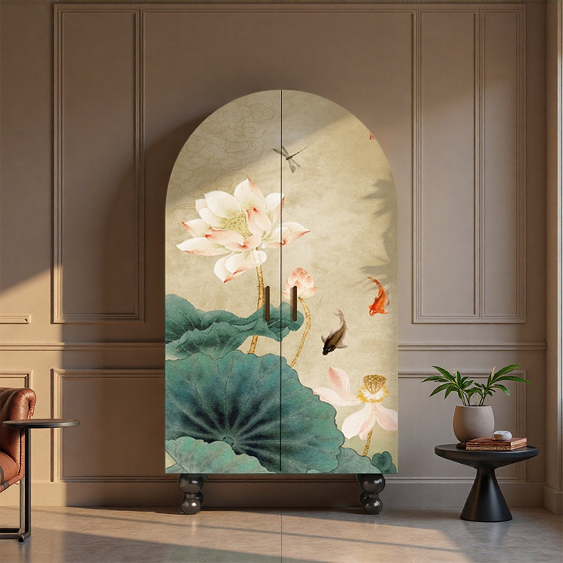 Armoire en noyer avec motif de lotus