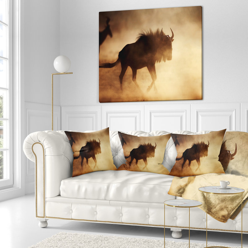 Gnou bleu courant dans la poussière - Coussin imprimé animal, 16 po x 1 po, Coussin décoratif