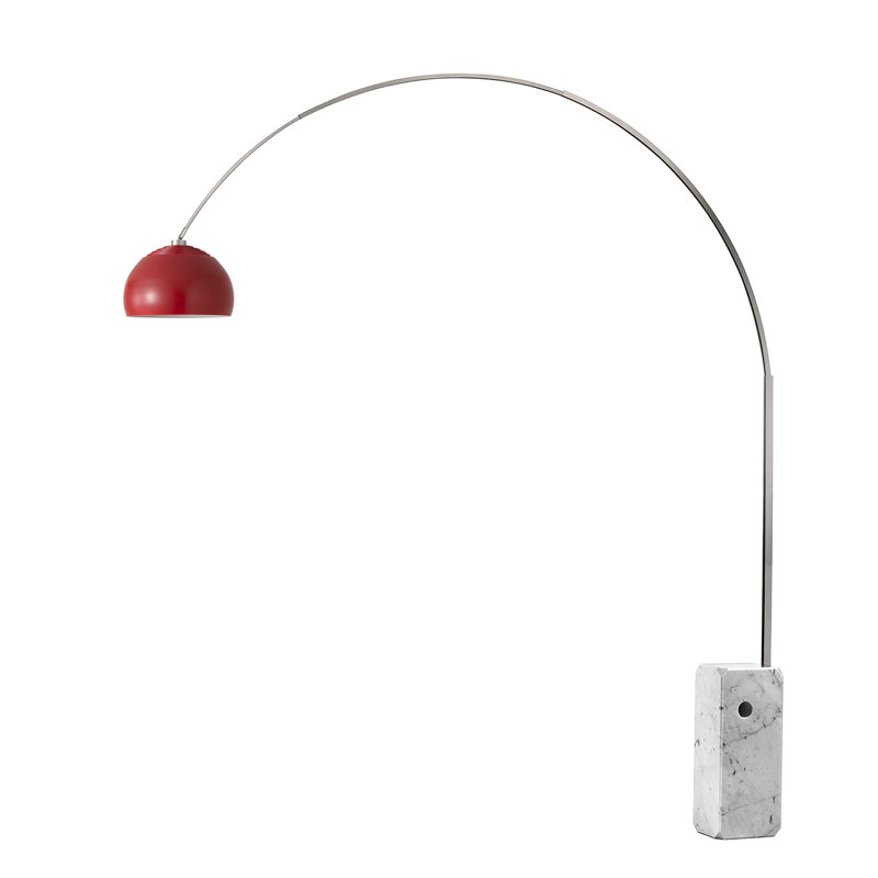 Lampe à arc moderne emblématique Mid-Century 95 po - corps en nickel satiné, base en marbre blanc, abat-jour cramoisi demi-dôme rouge, intensité variable, ampoule DEL incluse