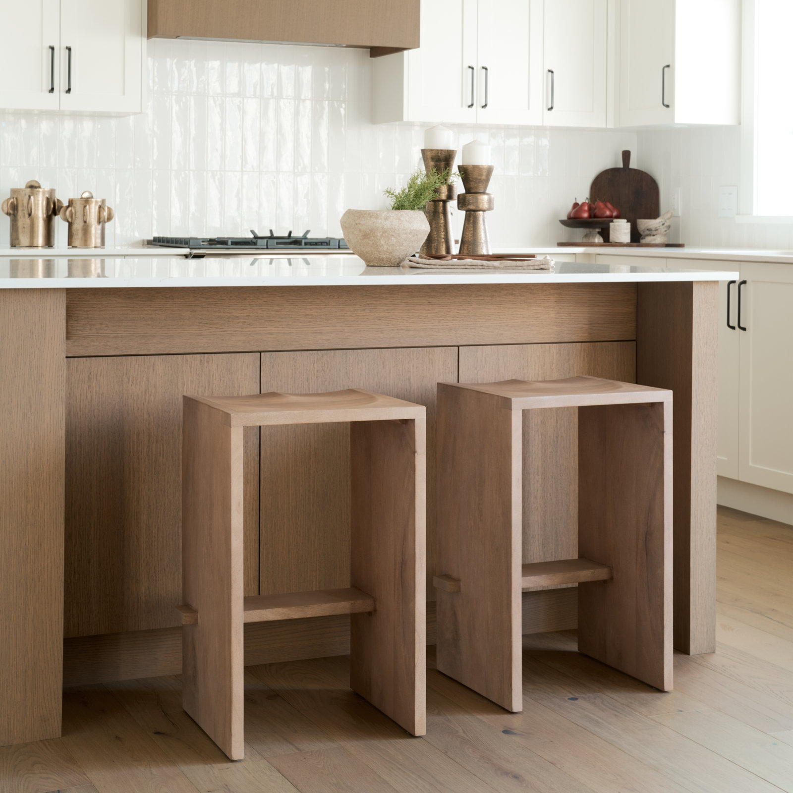Dalina Solid Wood Counter & Bar Stool, Counter Stool (26" Seat Height), Light Brown