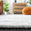 Tapis gris / ivoire en viscose / laine / coton touffeté à la main Kenosha-680759236