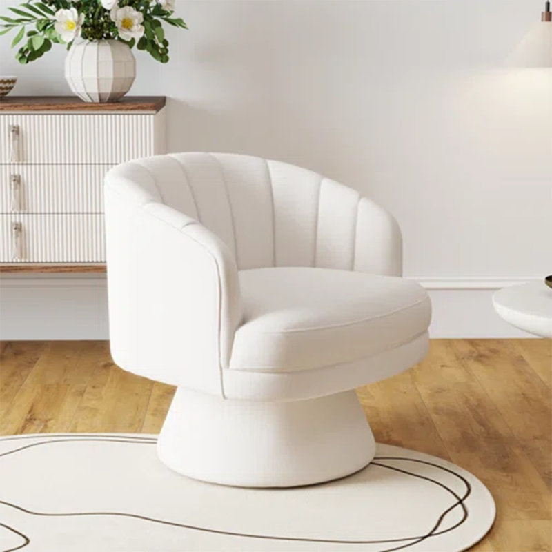 Fauteuil demi-tonneau pivotant en velours Murrow, Beige