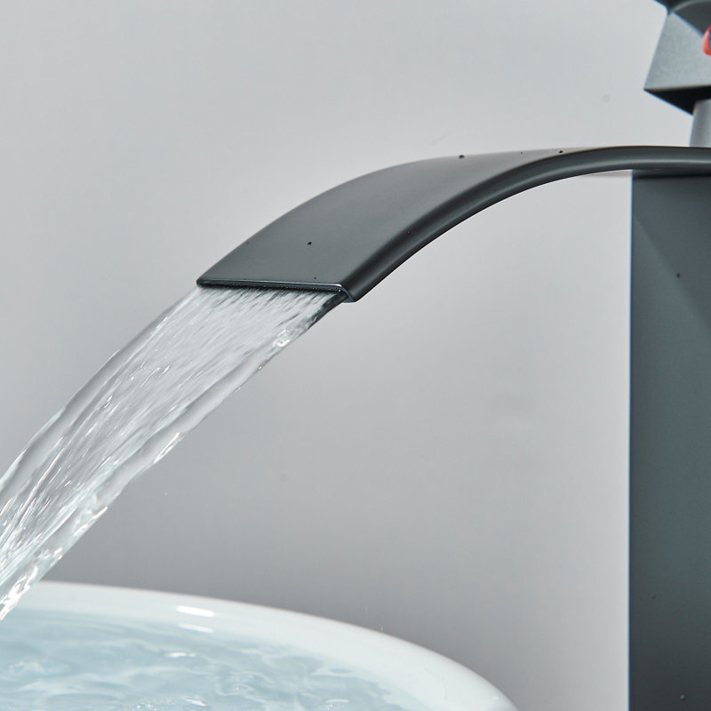 Robinet de lavabo à vasque Mosson haut, noir mat, style cascade, avec poignée unique et bonde escamotable.