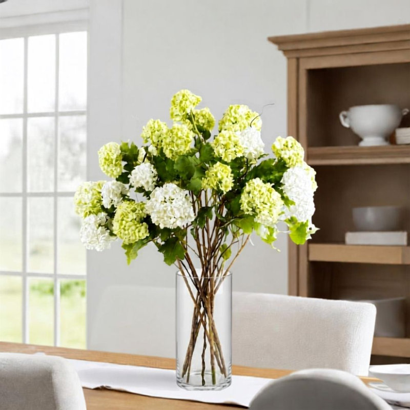 Arrangement floral haut dans un vase
