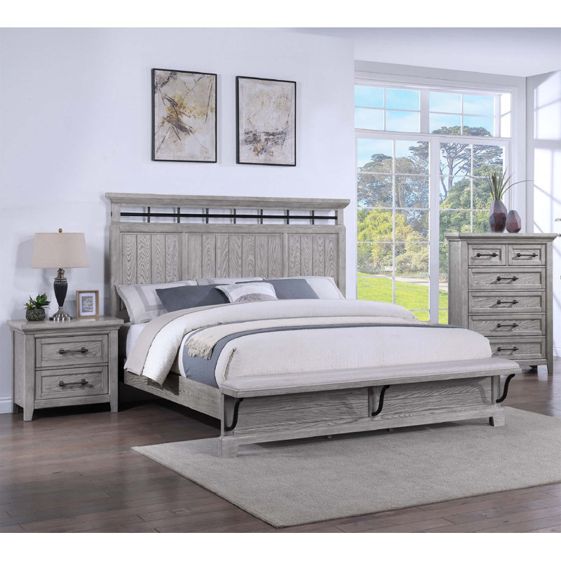 Élégante table de chevet à deux tiroirs gris clair avec poignées en métal, pour les chambres modernes et transitionnelles.