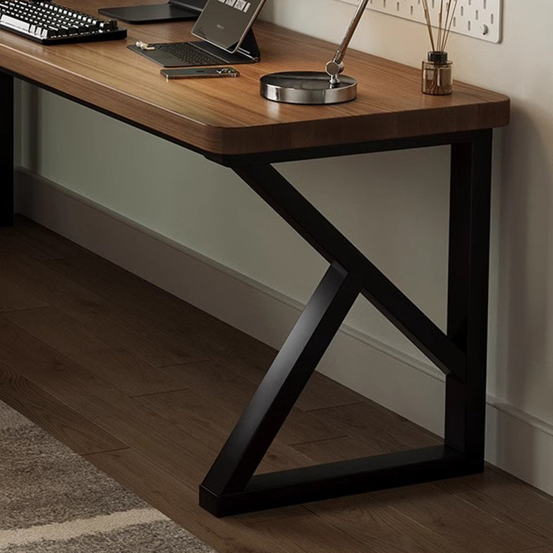 Bureau brun en bois massif en forme de L, Retour à gauche, H 29,53 po x l 70,87 po x P 47,24 po