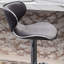 Élégant tabouret de bar rembourré en velours avec pivot et hauteur réglable, parfait pour n'importe quel bar ou comptoir de cuisine