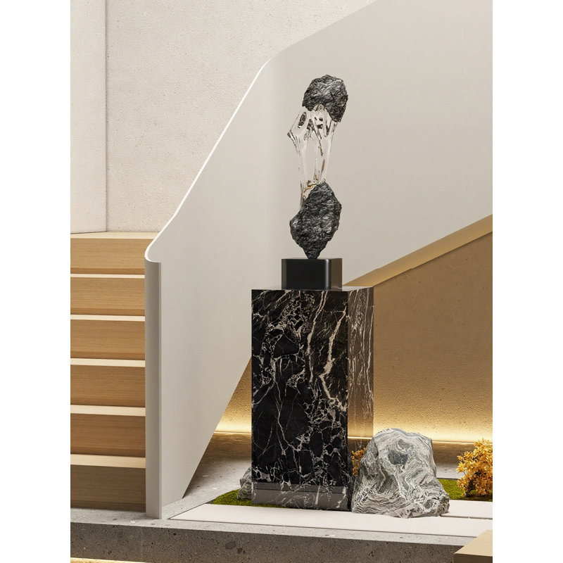 Sculpture moderne en pierre rotative