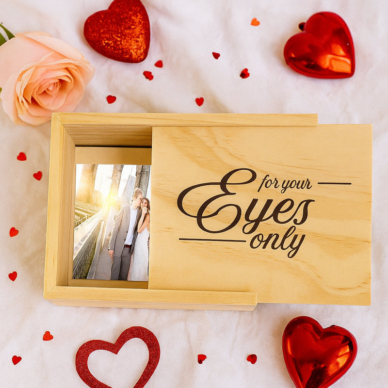 Boîte de photo de mariage gravée au laser Braydon «For Your Eyes Only»
