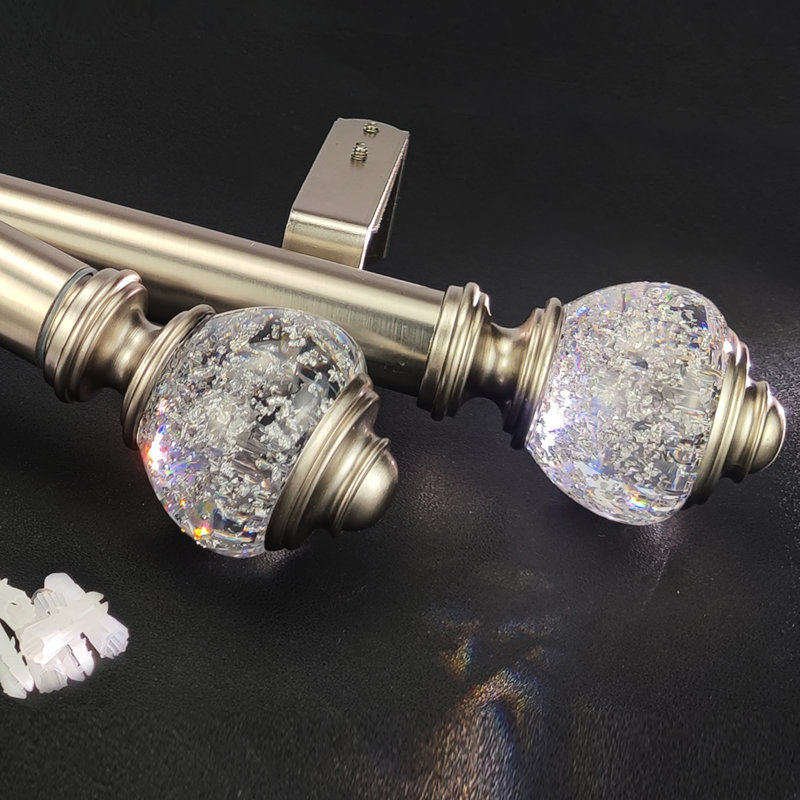 Tringle à rideaux simple de 1,125 po de diamètre Darathy, 72" - 144", Argent