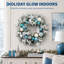 Couronne de Noël pré-illuminée de 61 cm (24 po) avec 20 lumières DEL, 8 modes d'éclairage, ornements bleus et minuterie de 6 heures, en PVC pour la décoration intérieure et extérieure