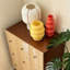 Commode d'appoint courbée et colorée en métal-132935557
