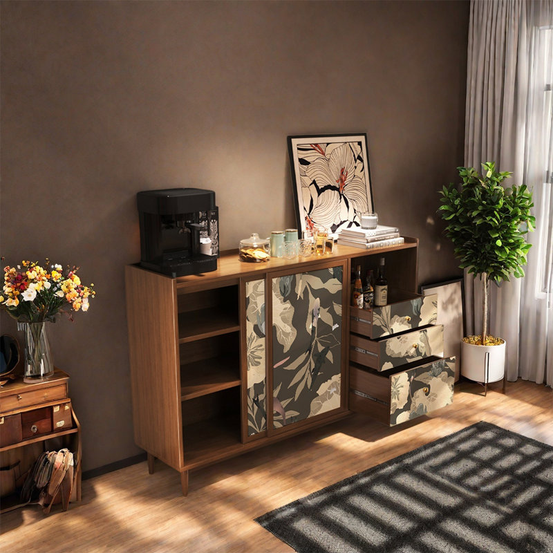 Armoire en noyer avec tiroirs et tablettes