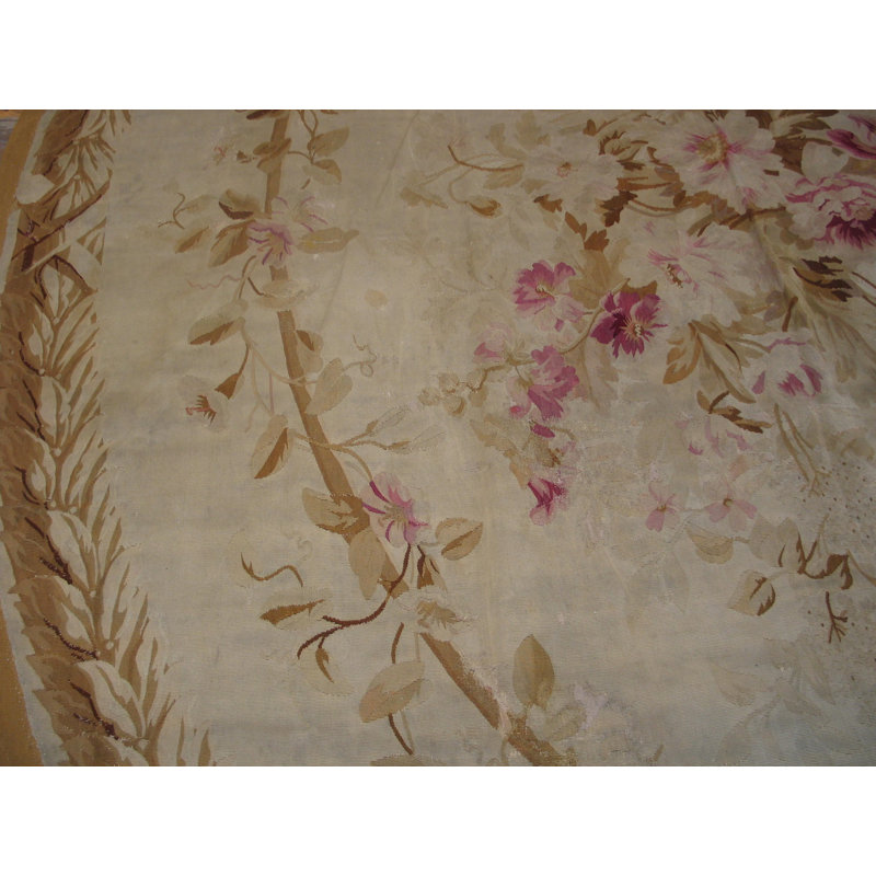 Tapis Aubusson classique de couleur ivoire classique à motif floral ivoire classique
