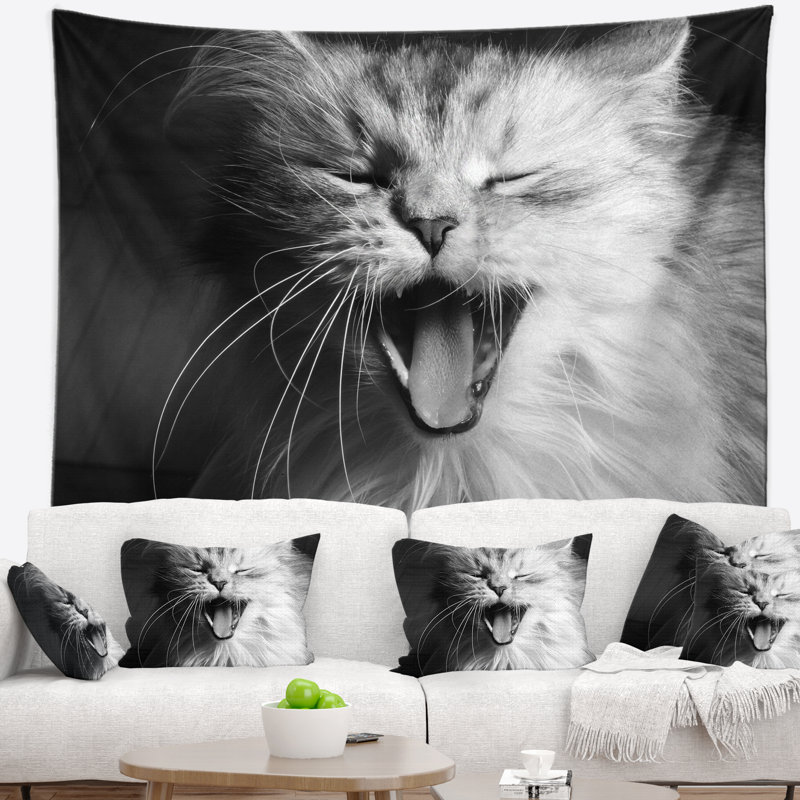 Tapisserie de chat blanc qui baille, H 32 po x l 39 po