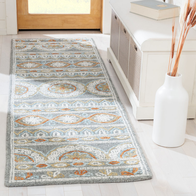 Muhtar Hand Tufted Wool/Cotton Floral Rug in Ivory/Gray, Runner 2'3" x 6'