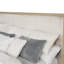Lit à oreilles Eastern King avec finition en chêne beige, style bord de mer, plateforme, tête de lit tapissier en tissu, lit en peuplier massif et contreplaqué