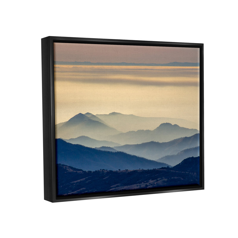 «Layered Foggy Mountain Range Warm Sunlit Rays» par Jeff Poe - impression, Cadre flottant noir de jais