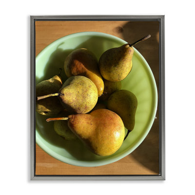 «Kitchen Bowl of Pears», art mural encadré sur toile flottante par Jennifer Redstreake