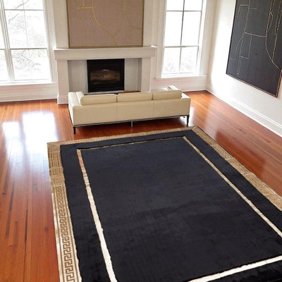 Tapis noir moelleux en fausse fourrure avec bordure grecque