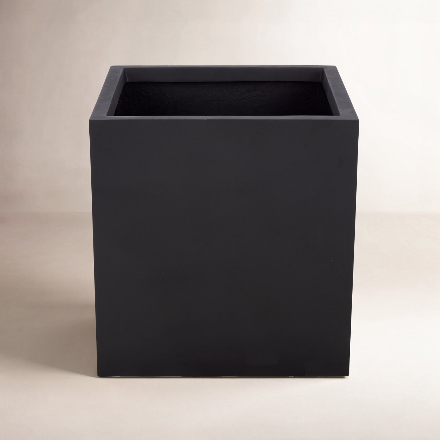 20" Pot Planter, Black