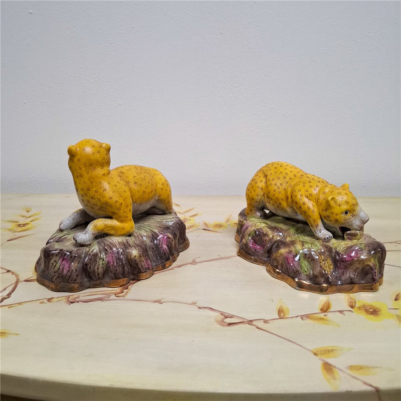 Porcelain Leopards Pair