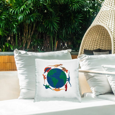 Coussin décoratif d'extérieur "When Dinos" par Carrie Cantwell