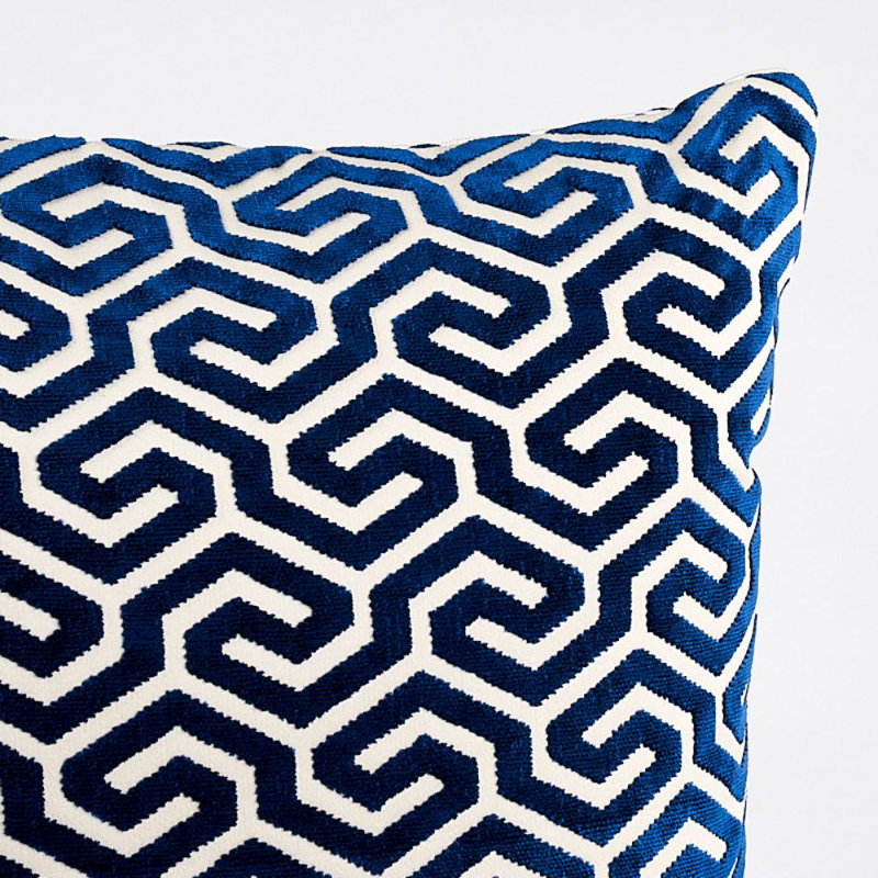 Oreiller en velours Ming Fret, Marine, 20 po x 20 po