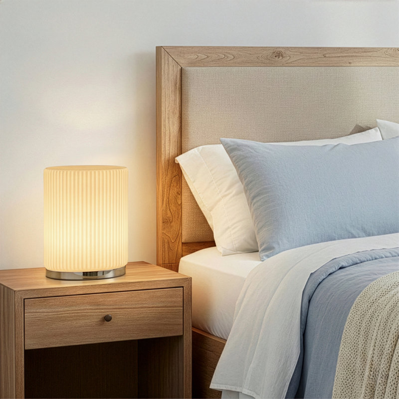 Lampe de table à DEL en verre mat 7 po avec base ovale et intensité variable Lumi