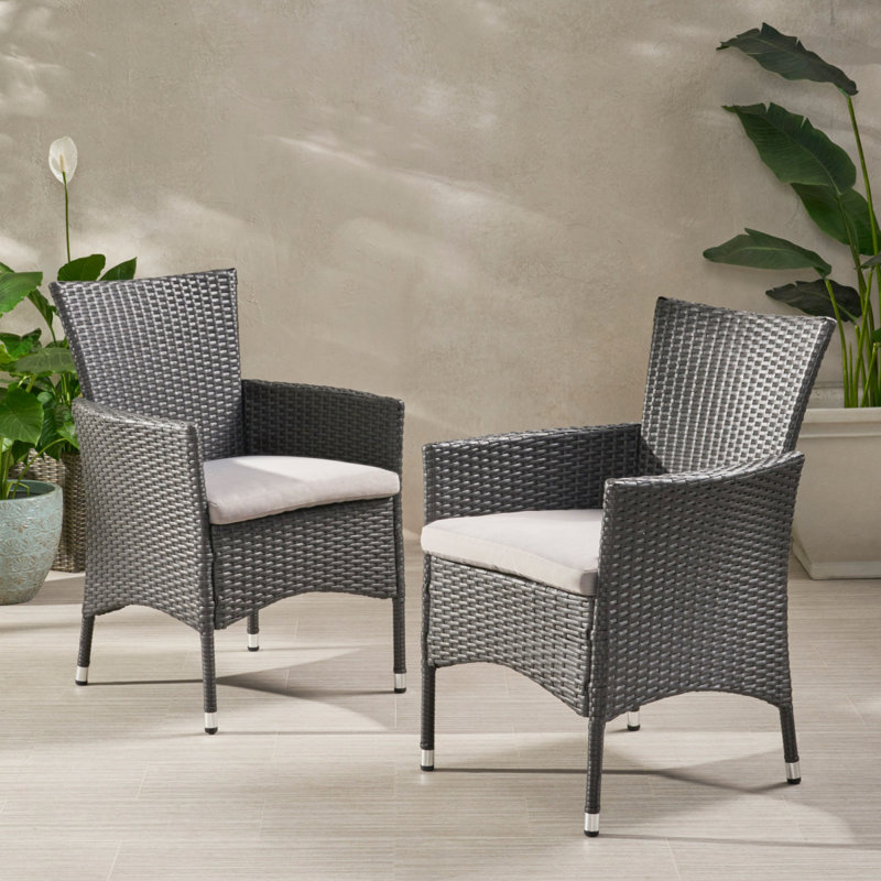Chaise de salle à manger Malta avec design ergonomique et rembourrage confortable, parfaite pour les cuisines modernes et traditionnelles.