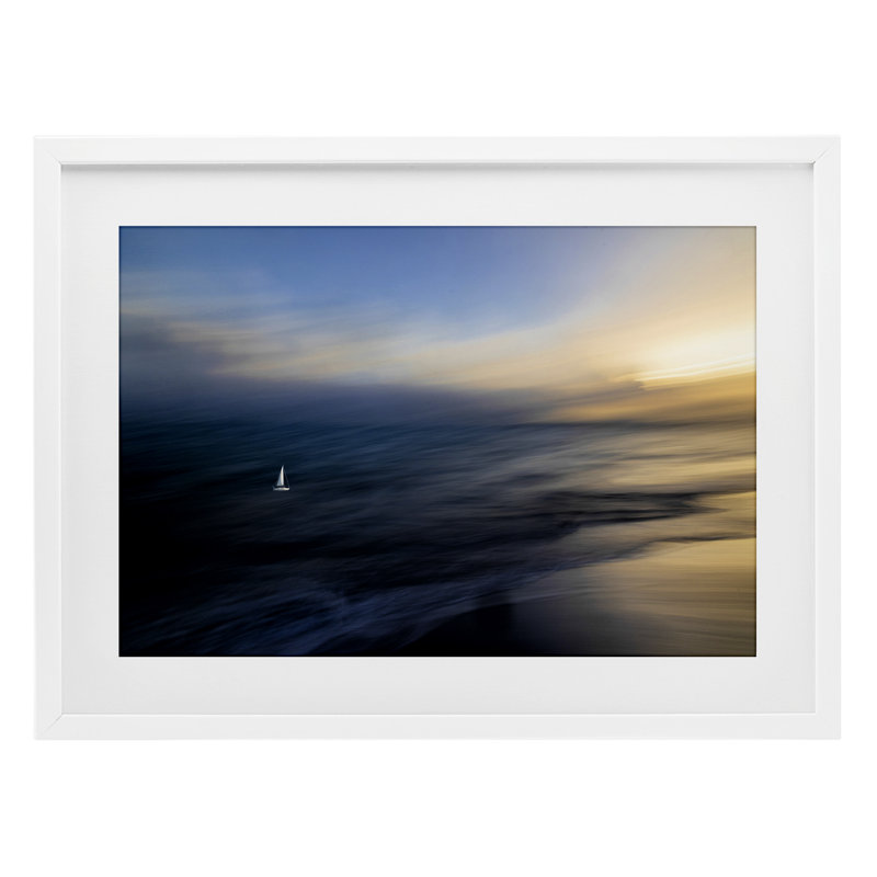 «Stormy Morning Seascape», reproduction encadrée sous verre, conception de Peter Dulis, H 14 po x l 20 po, Cadre blanc côtier