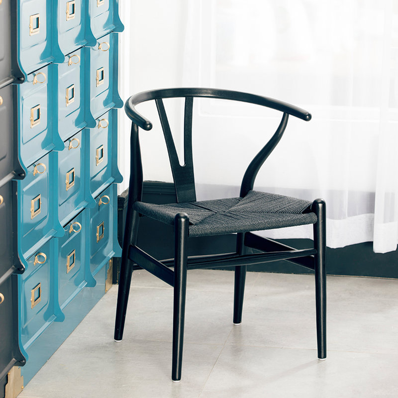 Chaise en bois massif Gunnur, Noir