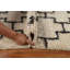 Tapis beige / noir en laine noué à la main de conception unique 4 pi 6 po x 6 pi 7 po
