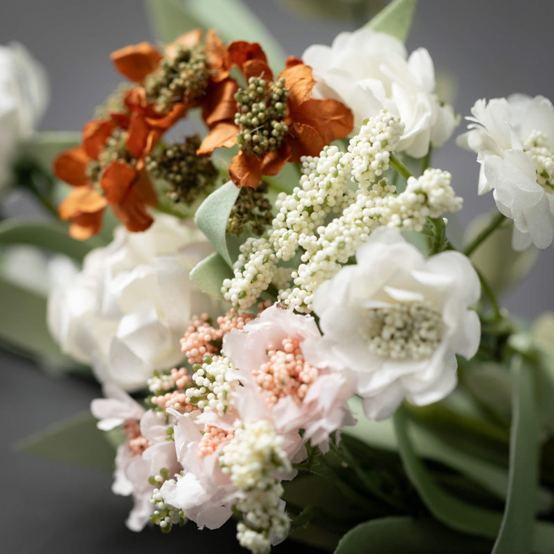 Couronne de fleurs artificielles mixtes; Blanc, L 22 po x H 22 po x P 6 po