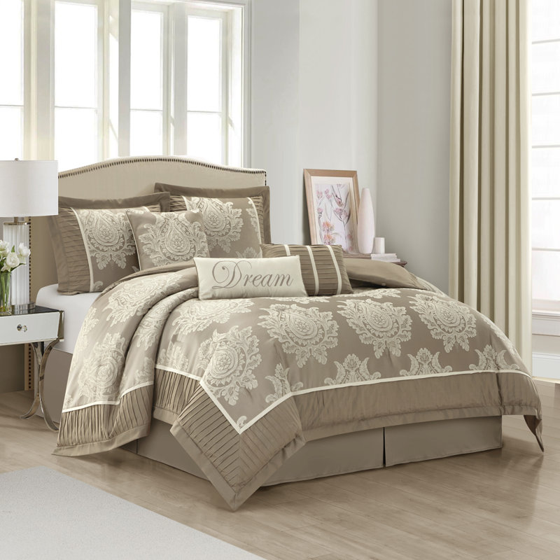 Ensemble d'édredon damassé traditionnel 7 pièces Therese, Beige, Oversized Comforter + 6 Additional Pieces