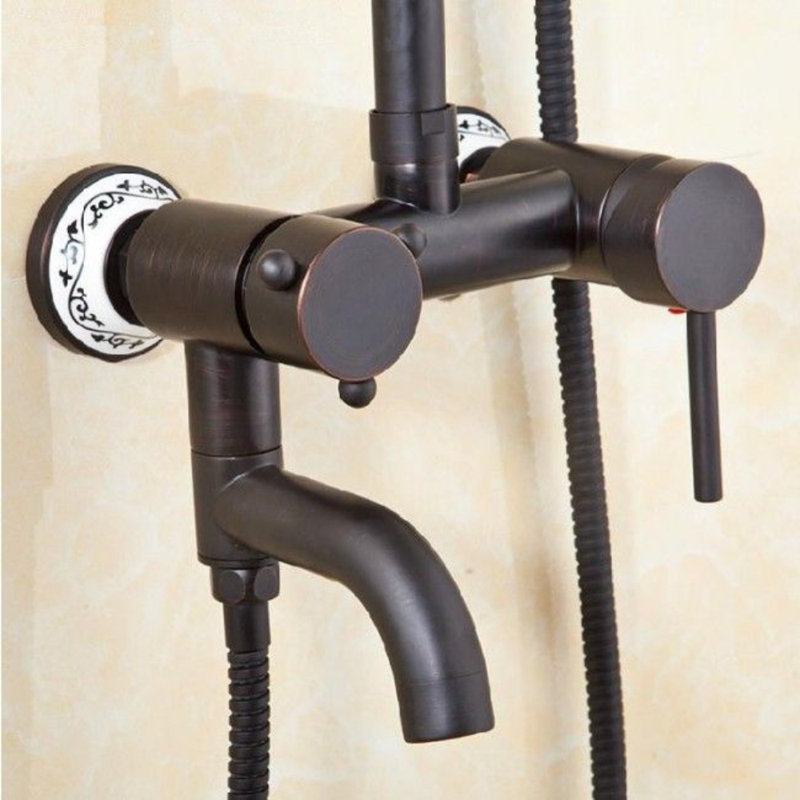 Robinet de lavabo contemporain avec finition en acier inoxydable et levier lisse pour un contrôle facile