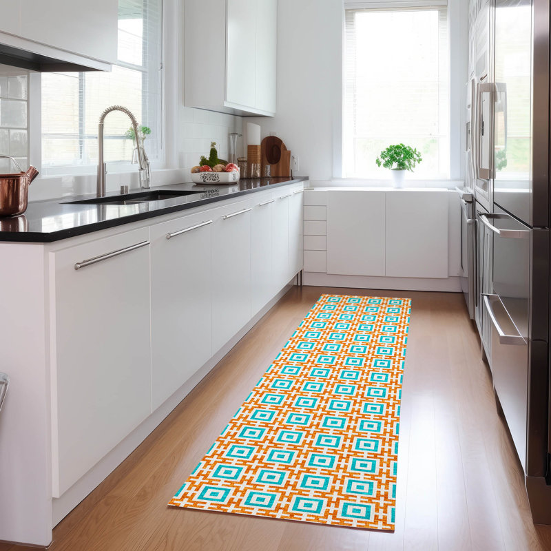 Loreen Washable Geometric Indoor / Outdoor Rug, Runner 2'3" x 7'6"