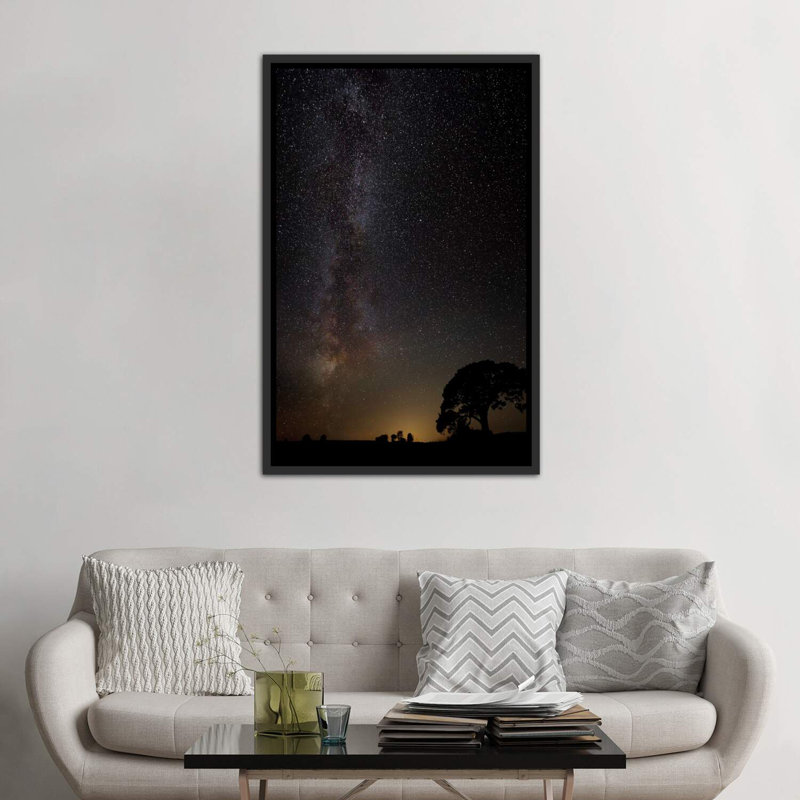 «Milky Way» - reproduction, H 60 po x l 40po x P 1,5 po, Toile avec cadre noir patiné, Pas de tapis