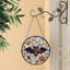Mignon chauve-souris tenant des panneaux de vitrail-133227496