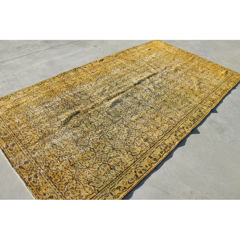 Tapis turc tissé à la main idéal pour le salon et la salle à manger dans des tons neutres pour les intérieurs classiques et contemporains