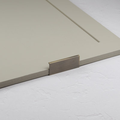 Edge Pull Handle