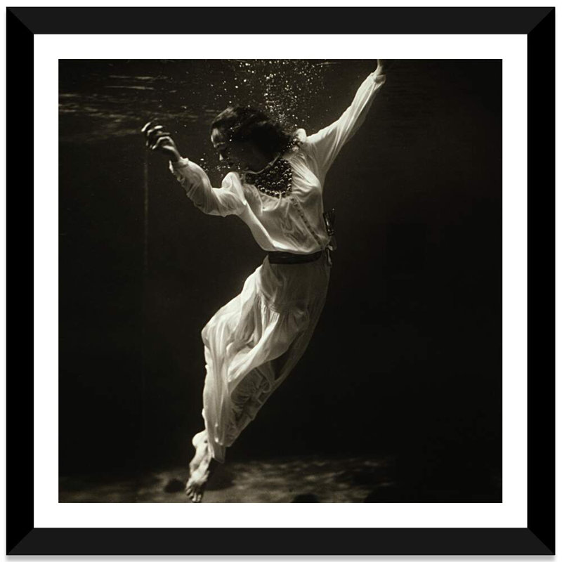 Modèle de mode sous l’eau du réservoir à dauphins, marineland, floride, impression sur toile, H 24 po x l 24 po x P 1 po