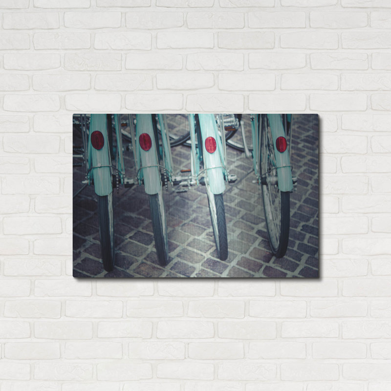 «Bicycle Line Up 1» par Jessica Reiss, H 24 po x l 36 po