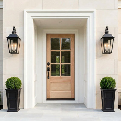 Porte d'entrée en acajou clair brut à 6 carreaux, chambranle de 11,6 cm (non montée), ouverture à gauche vers l'intérieur.