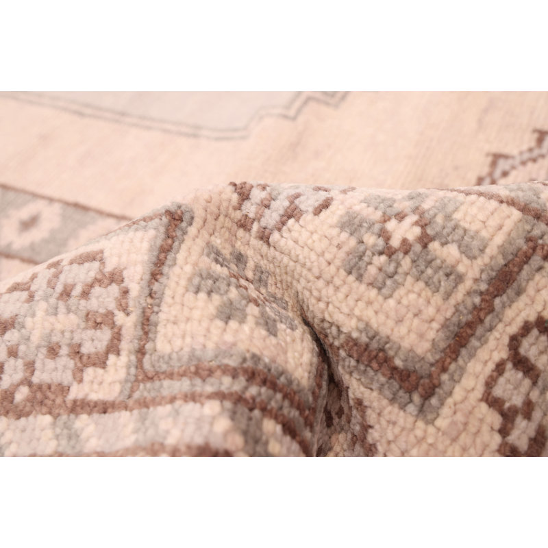 Jules Serapi Beige Rug 8'2" x 10'1"